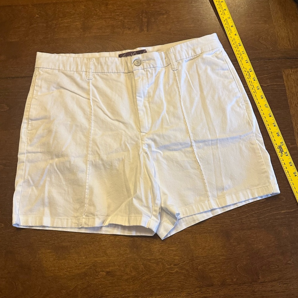 Gloria Vanderbilt Classic White Shorts Women’s 16